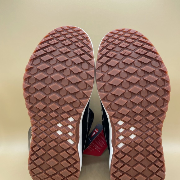 Size 8 US VANS ULTRARANGE EXO HI MENS INSULATED, WATERPROOF SHOES - Picture 4 of 6